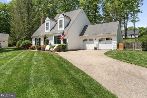 Attached, Exterior, Facade, Cape Cod