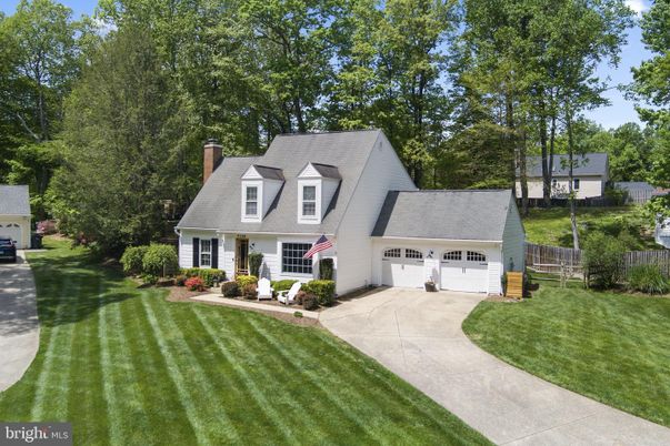Attached, Exterior, Facade, Cape Cod