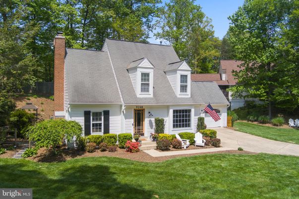 Attached, Exterior, Facade, Cape Cod