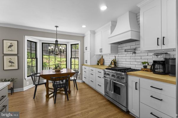 Chandelier, Dining room, Interior, Kitchen, Recessed Lighting, Stainless Steel Appliances, Wood Texture Flooring