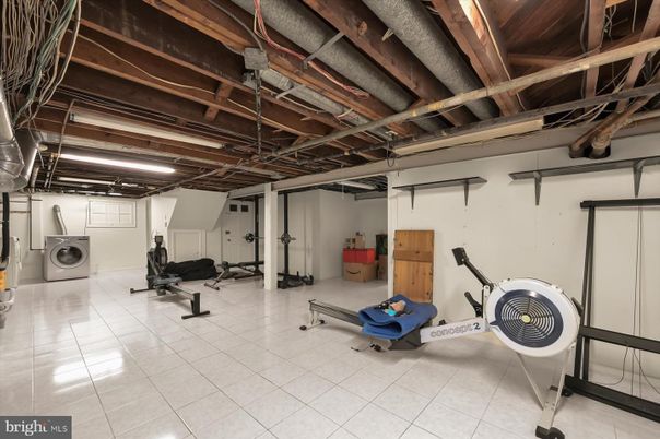 Fitness Equipment, Interior, Washer, Wooden Beams