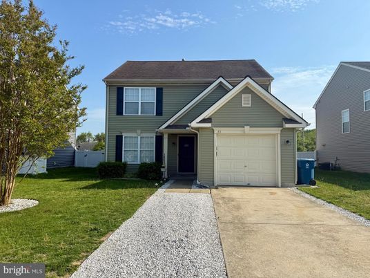 Attached, Exterior, Facade, American Craftsman