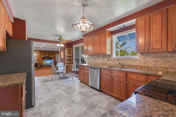Dining room, Interior, Kitchen, Pendant Lights, Recessed Lighting, Stainless Steel Appliances