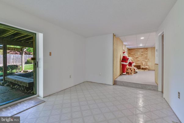 Empty room, Interior, Recessed Lighting, Stone Walls