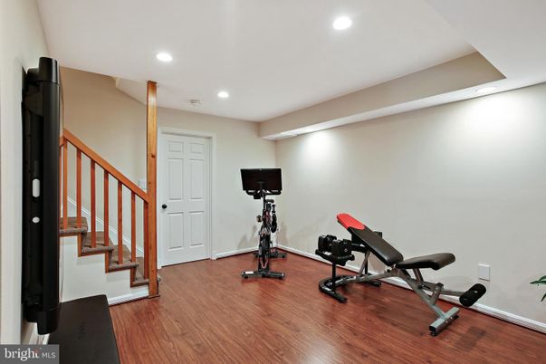 Fitness Equipment, Interior, Recessed Lighting, Wood Texture Flooring