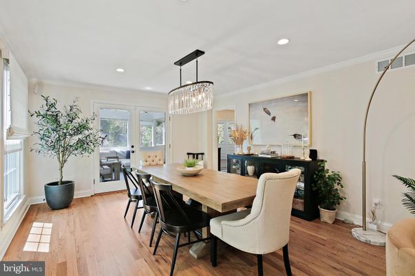 Chandelier, Dining room, Interior, Recessed Lighting, Wood Texture Flooring