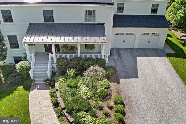 Attached, Exterior, Facade, Raised Ranch
