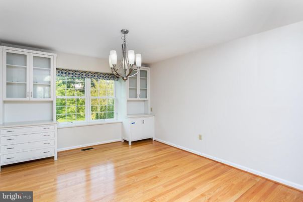 Chandelier, Empty room, Interior, Wood Texture Flooring