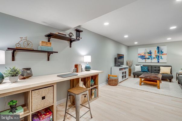 Home Office, Interior, Recessed Lighting, Wood Texture Flooring
