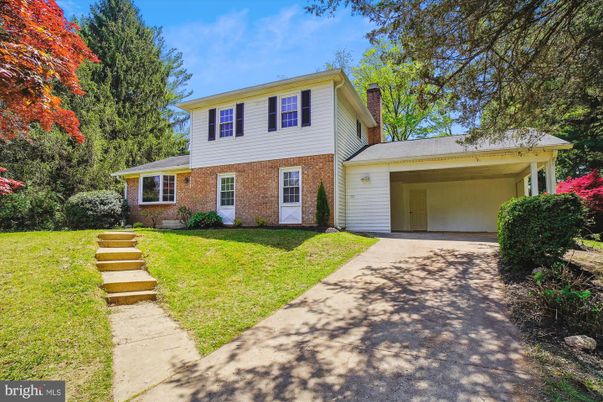 Attached, Exterior, Facade, Brick Facade, Split Level