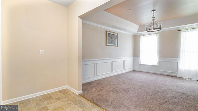 Empty room, Interior, Pendant Lights