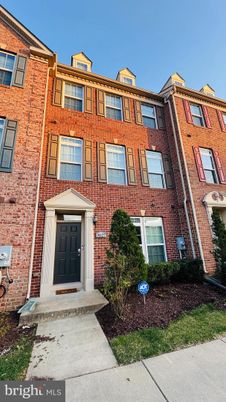 Exterior, Facade, Brick Facade, Rowhouse