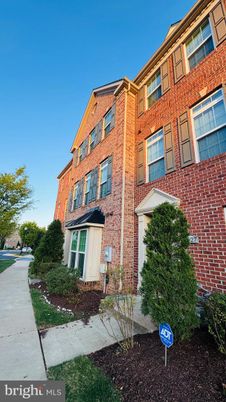 Exterior, Facade, Brick Facade, Rowhouse