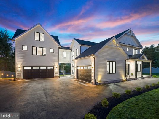 Attached, Exterior, Facade, Farmhouse