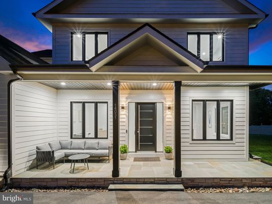 Exterior, Facade, American Craftsman