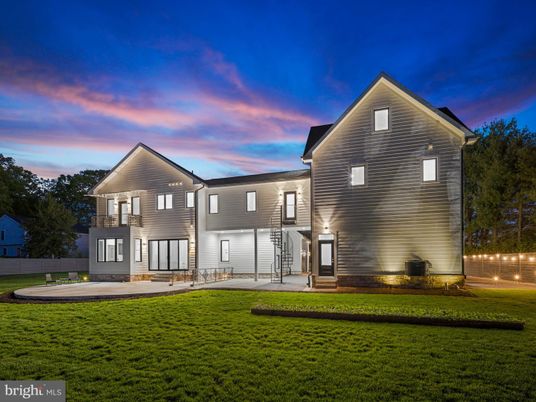 Backyard, Exterior, Facade, Farmhouse