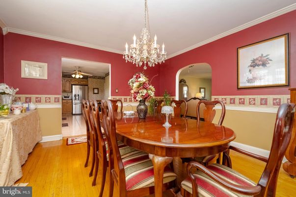 Chandelier, Dining room, Interior, Kitchen, Wood Texture Flooring