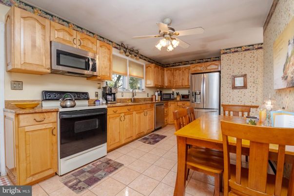 Dining room, Interior, Kitchen, Stainless Steel Appliances