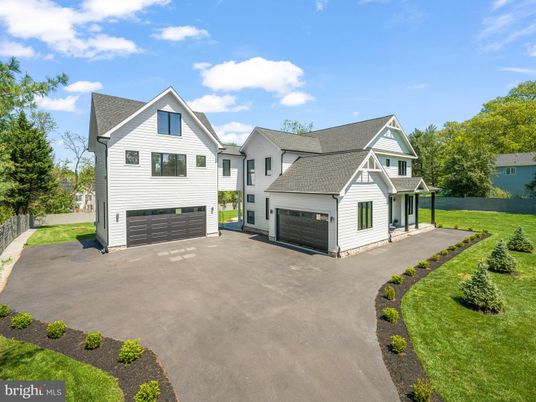 Attached, Exterior, Facade, Farmhouse