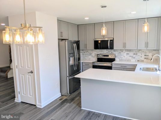 Interior, Kitchen, Pendant Lights, Recessed Lighting, Wood Texture Flooring