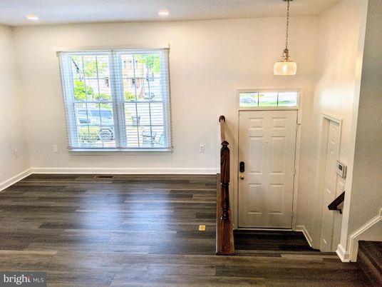 Interior, Pendant Lights, Recessed Lighting, Wood Texture Flooring