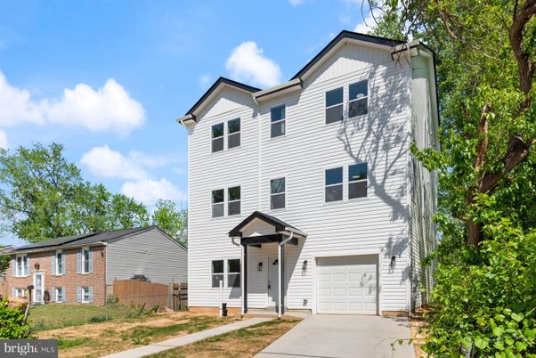 Attached, Exterior, Facade, Brick Facade, Rowhouse