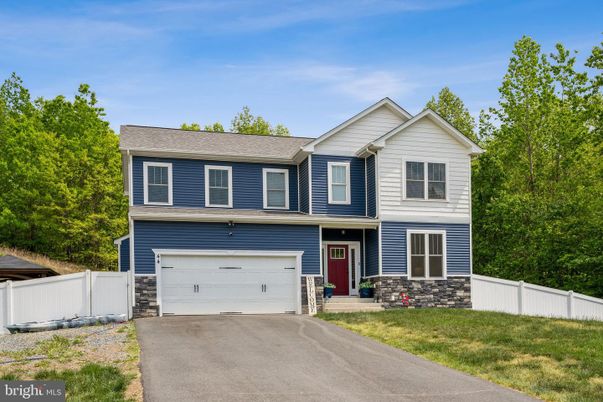 Attached, Exterior, Facade, Rowhouse
