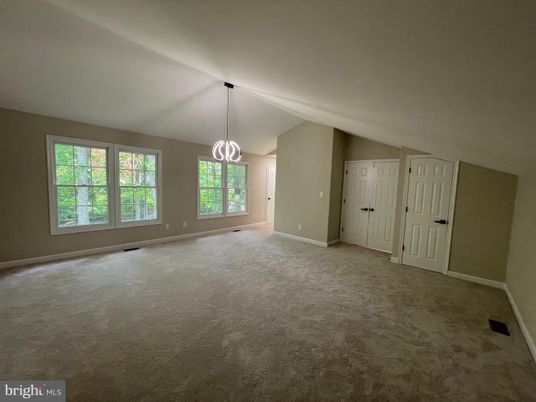 Empty room, Interior, Pendant Lights