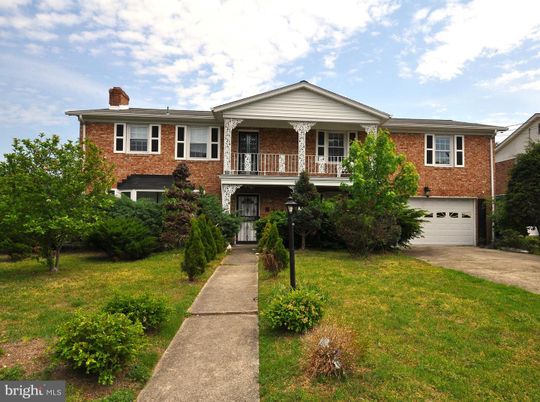 Attached, Exterior, Facade, Brick Facade, Split Level