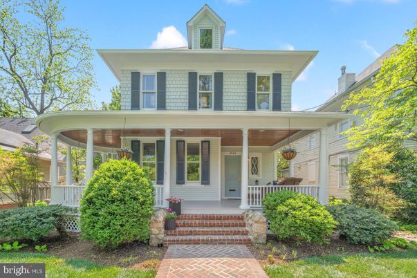 Exterior, Facade, American Foursquare