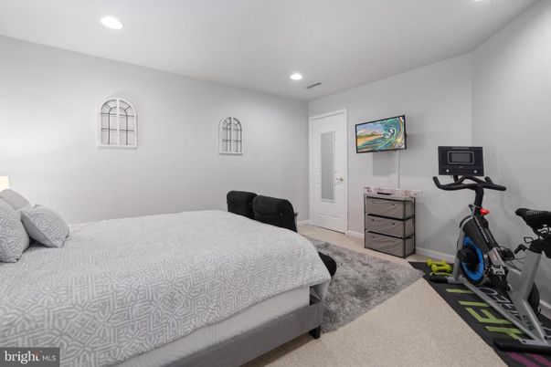 Bedroom, Fitness Equipment, Interior, Recessed Lighting