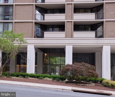 Exterior, Facade, Brick Facade, Modern