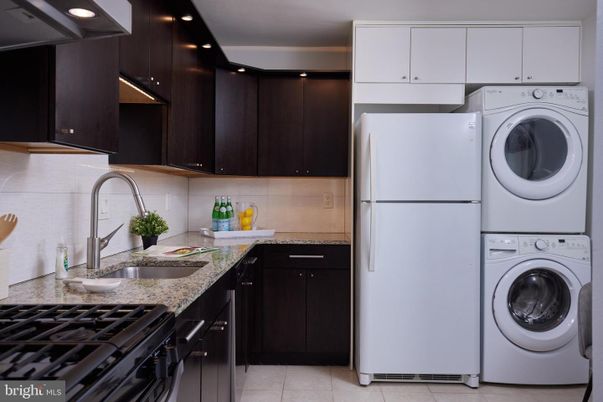 Interior, Kitchen, Recessed Lighting, Washer