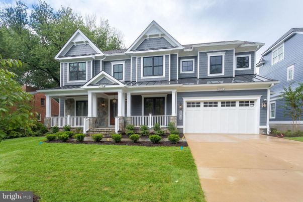 Attached, Exterior, Facade, Farmhouse