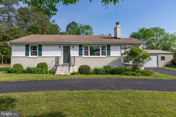 Attached, Exterior, Facade, Ranch