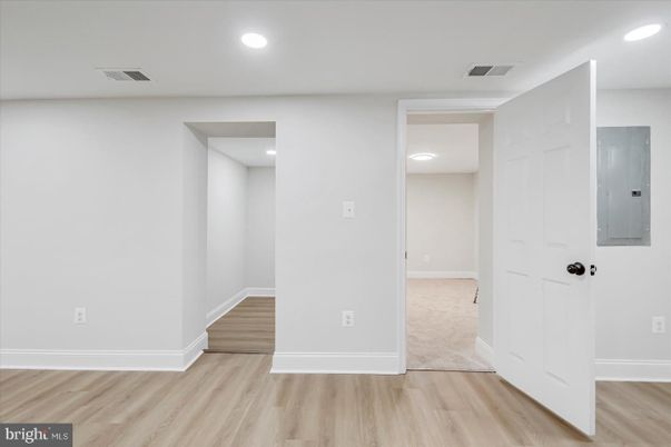 Empty room, Interior, Recessed Lighting, Wood Texture Flooring