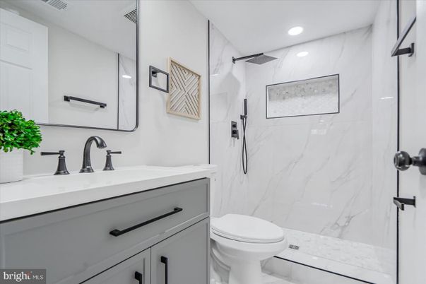 Bathroom, Interior, Marble, Marble Walls, Recessed Lighting