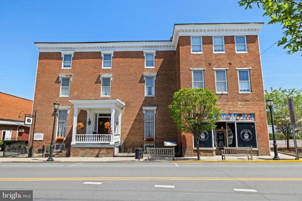 Exterior, Facade, Brick Facade, Georgian