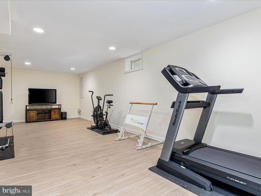 Fitness Equipment, Interior, Recessed Lighting, Wood Texture Flooring