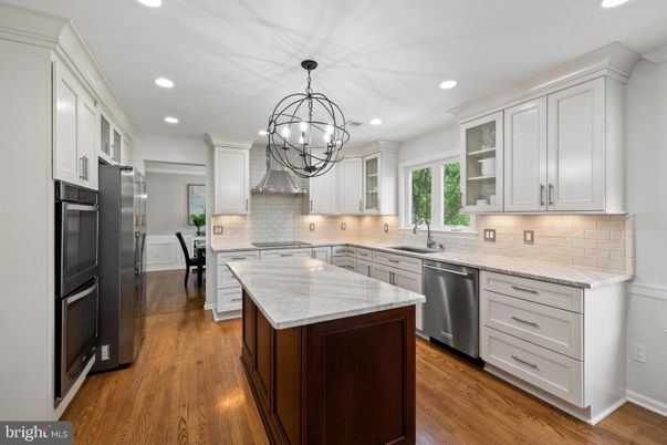 Chandelier, Dining room, Interior, Kitchen, Recessed Lighting, Stainless Steel Appliances, Wood Texture Flooring