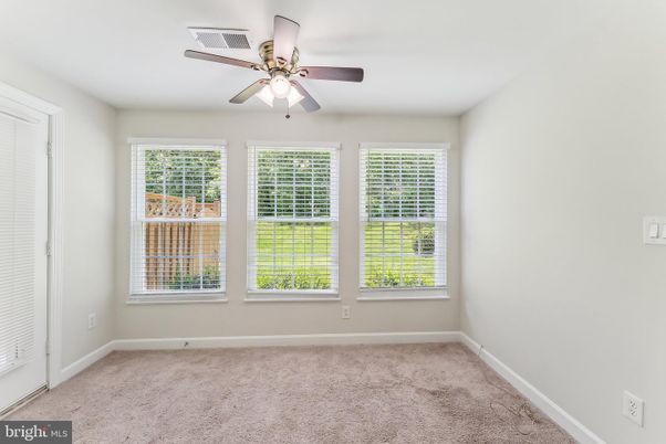 Empty room, Interior