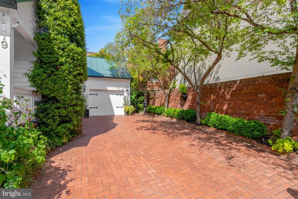 Detached Garage, Exterior