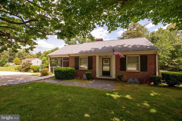 Exterior, Facade, Brick Facade, Cape Cod