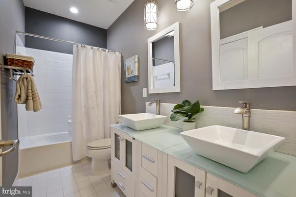 Bathroom, Dual Sink Vanities, Interior, Recessed Lighting