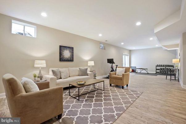 Fitness Equipment, Interior, Living room, Recessed Lighting, Wood Texture Flooring