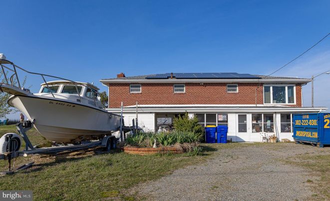 Exterior, Facade, Solar Panels, American Foursquare