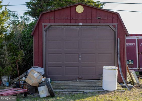 Detached Garage, Exterior