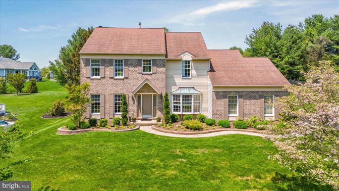 Backyard, Exterior, Facade, Brick Facade, French Provincial