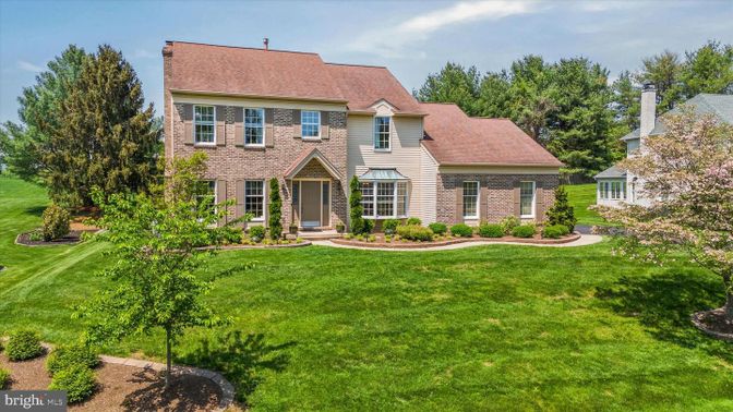 Backyard, Exterior, Facade, Brick Facade, Georgian