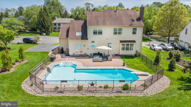 Exterior, Pool
